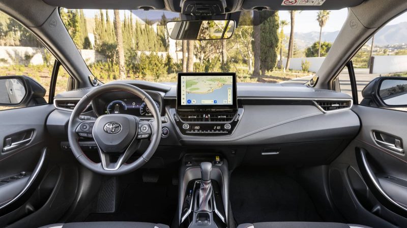 1710334697_interieur-de-la-toyota-corolla-restylee.jpg